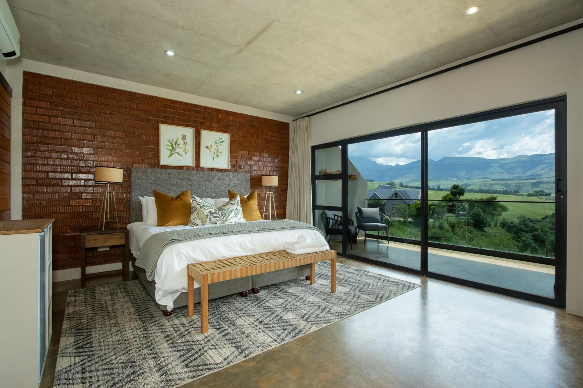 Dragonview Lodge Champagne Valley Eksteriør bilde