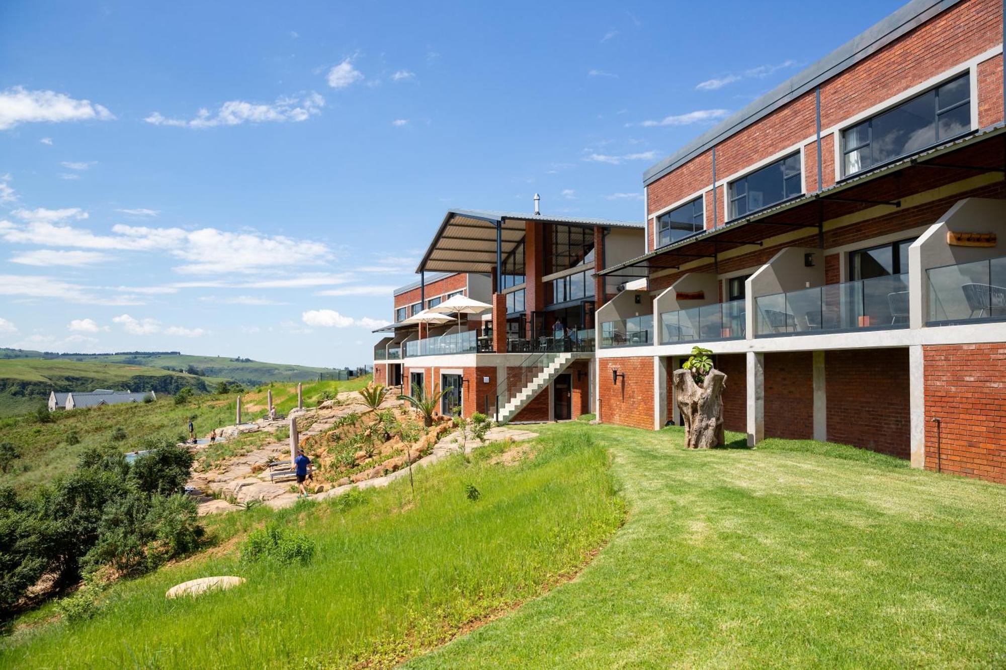 Dragonview Lodge Champagne Valley Eksteriør bilde